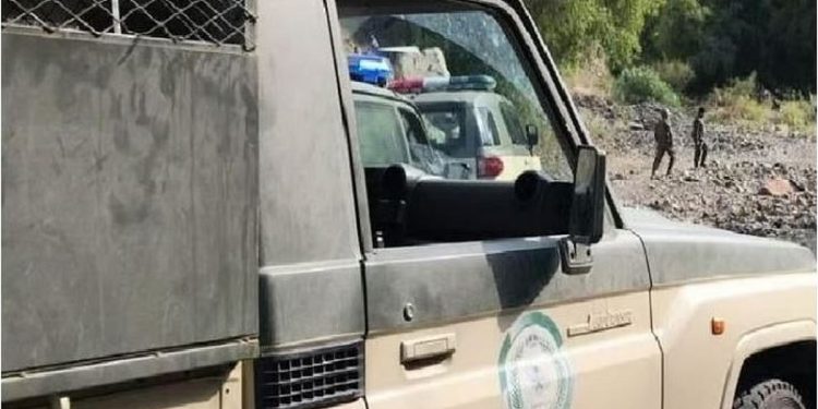 دوريات المجاهدين بعسير تقبض على مقيم لنقله 5 مخالفين لنظام أمن الحدود