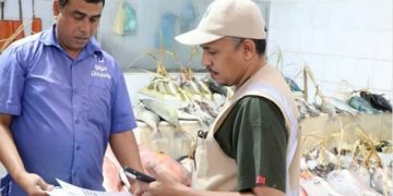 ضمن استعداداتها لشهر رمضان.. «بيئة المدينة المنورة» تصادر منتجات غذائية مجهولة المصدر