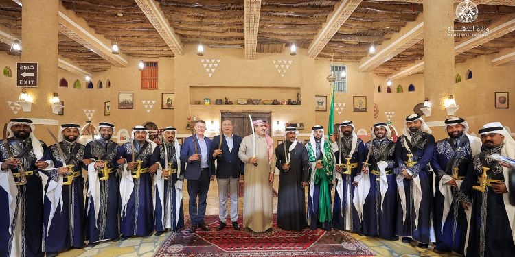  قادة "رماح النصر 2026" يشاركون فعاليات اليوم الثقافي المصاحبة للتمرين