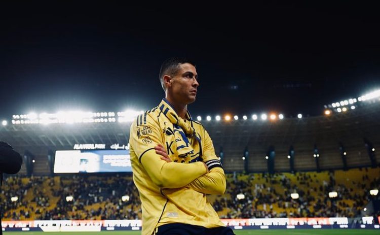 كريستيانو رونالدو  يتقدم للنصر في شباك الفتح..  والجمهور  يهتف باسمه