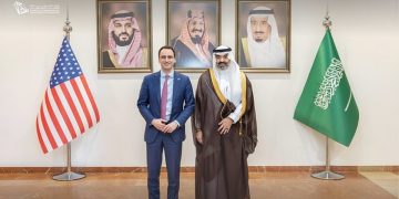 لتعزيز الشراكة في AI.. السواحه يجتمع مع مدير مكتب سياسات العلوم والتقنية في البيت الأبيض