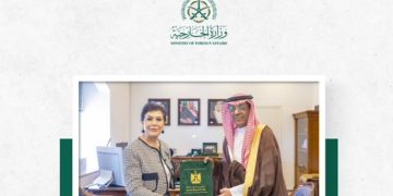 لدعم وتعزيز العلاقات.. وزير الخارجية يتلقى رسالة خطية من نظيره العراقي