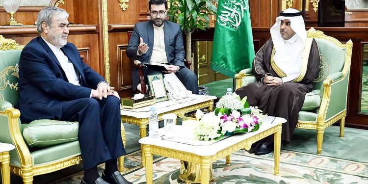 نائب رئيس مجلس الشورى يلتقي رئيس لجنة الأمن القومي والسياسة الخارجية لمجلس الشورى الإيراني