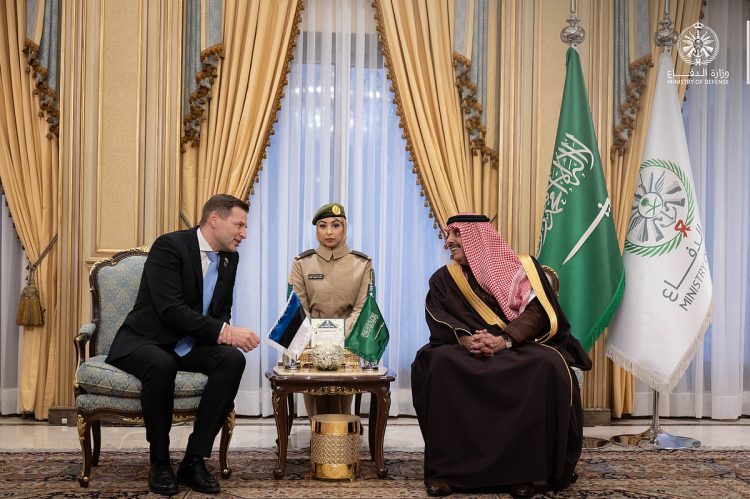 نائب وزير الدفاع يبحث تعزيز التعاون مع نظيره السريلانكي ووزير دفاع إستونيا 