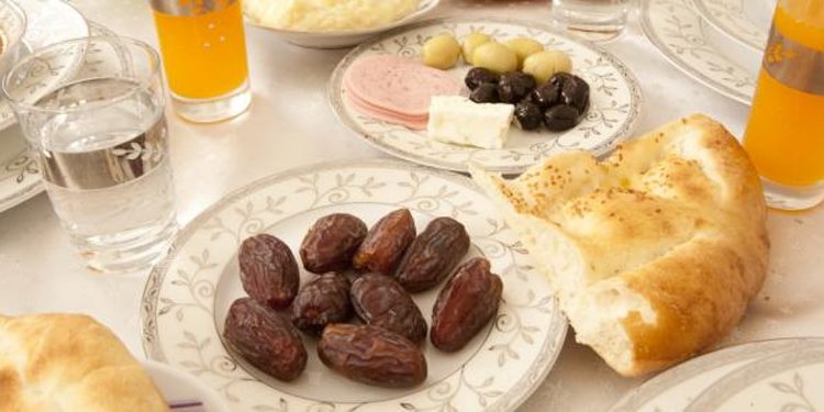 هل يمكن خسارة الوزن في رمضان؟.. الصحة تجيب