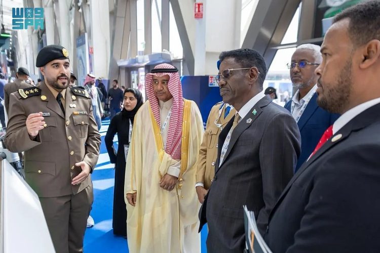 وزير الأمن الداخلي الصومالي يزور جناح وزارة الداخلية في معرض الدفاع العالمي