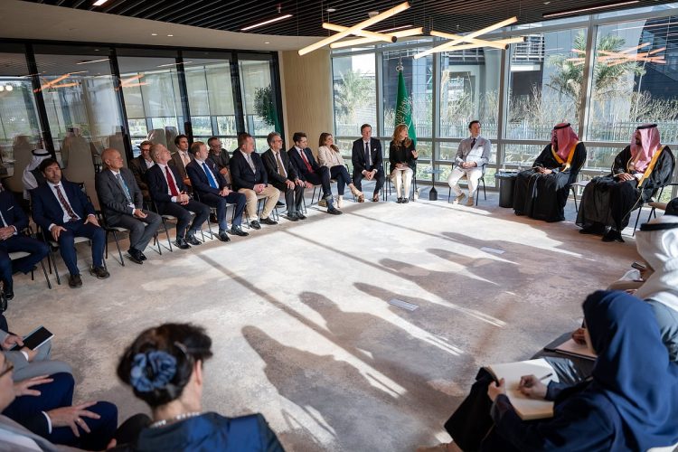 وزير الاقتصاد والتخطيط يبحث الشراكات الاستراتيجية مع وفد ألماني رفيع المستوى