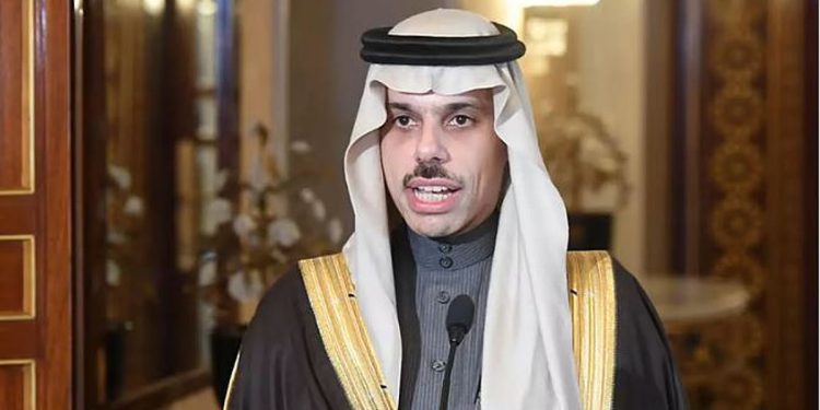 وزير الخارجية يبحث مع نظيريه الباكستاني والسوري تطورات الأحداث في المنطقة