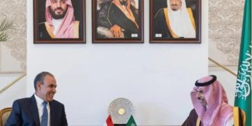 وزير الخارجية يلتقي نظيره المصري في الرياض ويبحثان تطورات الأوضاع في المنطقة