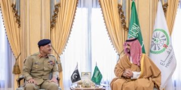 وزير الدفاع ونظيره الباكستاني يؤكدان عمق الشراكة الدفاعية بين البلدين