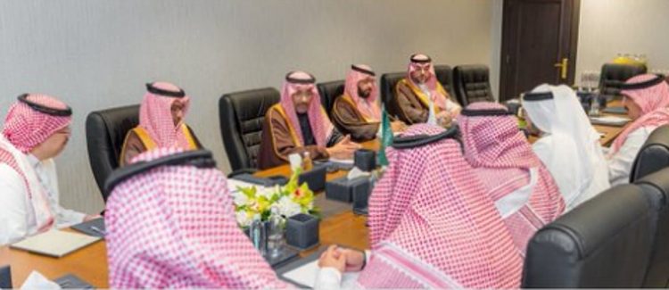 وزير الصناعة يترأس اجتماع الطاولة المستديرة مع شركات وطنية للصناعات العسكرية 