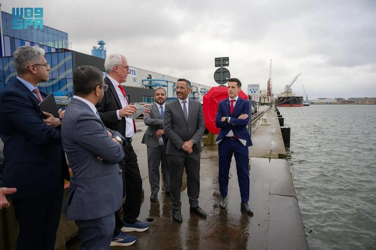 وزير الصناعة يطّلع على الحلول اللوجستية المبتكرة خلال زيارته لميناء «Antwerp-Bruges» في بروكسل