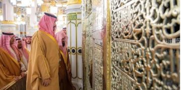 ولي العهد يزور المسجد النبوي