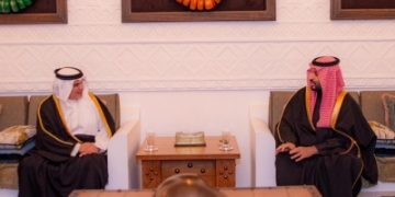 ولي العهد يستعرض العلاقات مع ولي عهد البحرين في الدرعية