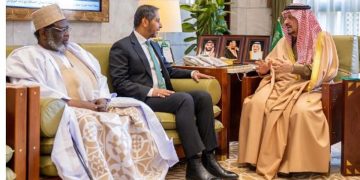 نيابة عن القيادة.. أمير الرياض يستقبل سفير جيبوتي ورؤساء المجموعات الجغرافية المعتمدين لدى المملكة