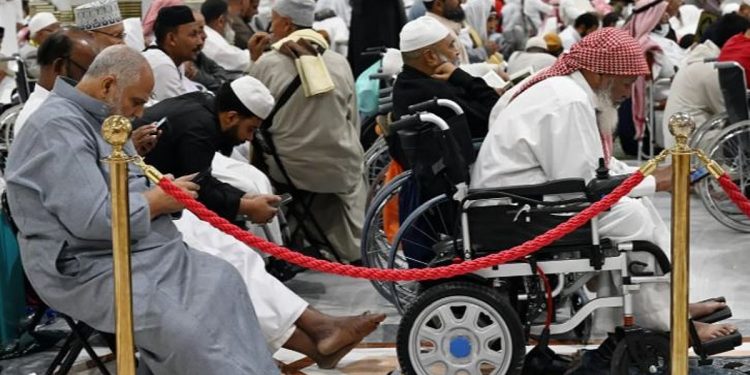 «الشؤون الدينية» تعزز منظومة الخدمات النوعية لكبار السن وذوي الإعاقة بالمسجد النبوي