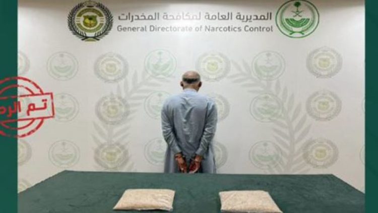 القبض على مواطنين وباكستاني لترويجهم الحشيش والميثامفيتامين بالمنطقة الشرقية والجوف