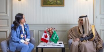 وزير الخارجية يبحث مستجدات المنطقة مع نظرائه بعدة دول