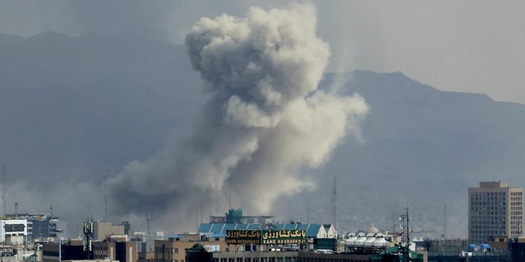«أكسيوس»: البنتاغون أمر الفرقة 82 المحمولة جوًا وآلاف جنود المشاة بالتوجه إلى الشرق الأوسط