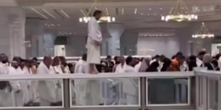 أمن «الحج والعمرة» يباشر حالة شخص ظهر في محتوى مرئي يصلي في موقع غير مخصص
