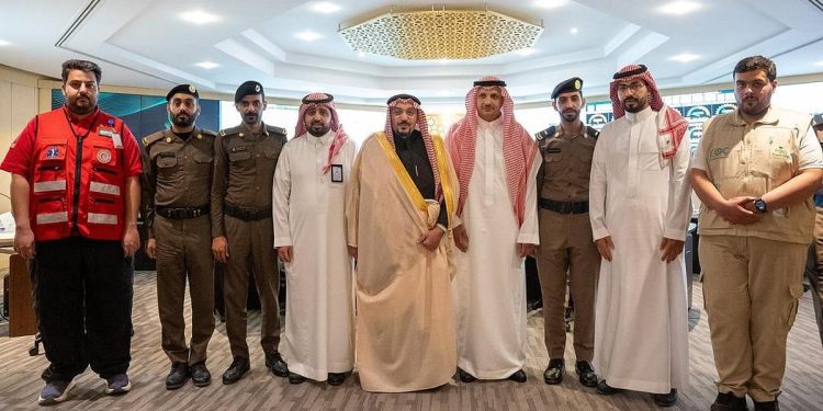 أمير القصيم يزور مركز إدارة الأزمات والكوارث بإمارة المنطقة