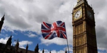 إلغاء رحلات طيران متجهة إلى طهران وبريطانيا تسحب موظفيها