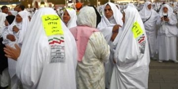إيران تجلي رعاياها المعتمرين من المملكة