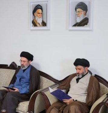 إيران تختار مجتبى خامنئي زعيما أعلى خلفا لوالده