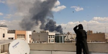 الإمارات تُعلن تدمير 15 صاروخًا و148 مُسيّرة إيرانية