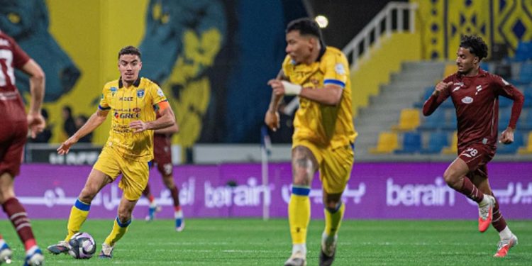 التعاون يكسب الفتح بثلاثة أهداف مقابل هدفين في «دوري روشن»