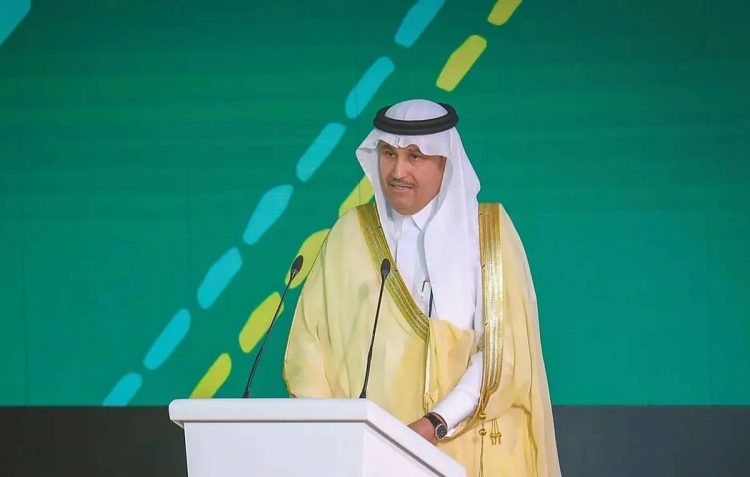 الجاسر يناقش مع "ميرسك" تعزيز جاهزية الموانئ السعودية للتعامل مع التحديات الراهنة