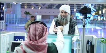 «الجوازات» تُنهي إجراءات مغادرة المعتمرين عبر مطار الملك عبدالعزيز الدولي جدة