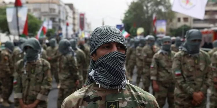 الحرس الثوري يعلن استهداف المبنى الرئيسي للقاعدة الأمريكية في البحرين وتدميره