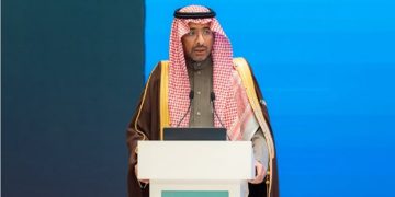 «الخريّف» يناقش معالجة التحديات مع أعضاء المجلسين الصناعي والتعديني وقادة القطاع الخاص