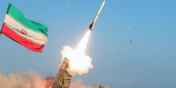 الدفاع الإيرانية: سنواصل القتال دون توقف حتى استسلام العدو
