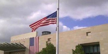 السفارة الأمريكية في عمّان تلغي مواعيد الخدمات وتدعو رعاياها لالتزام المنازل ضمن تنبيه أمني