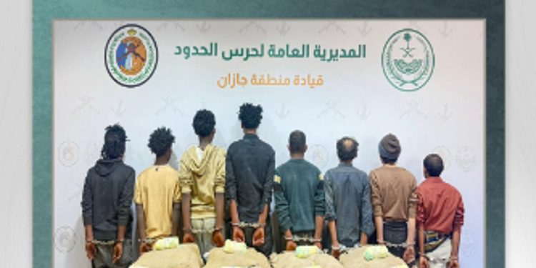 القبض على 8 من الجنسيتين اليمنية والإثيوبية لتهريبهم 160 كجم من القات في جازان
