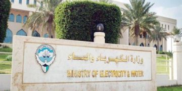 الكويت: إعادة خطّ هوائي للخدمة بعد إصلاح أضرار الشظايا