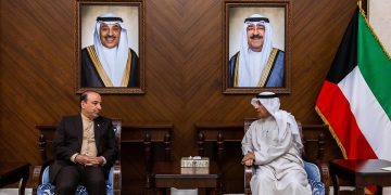 الكويت تستدعي سفير إيران احتجاجًا على استمرار اعتداءاتها على خزانات الوقود بالمطار