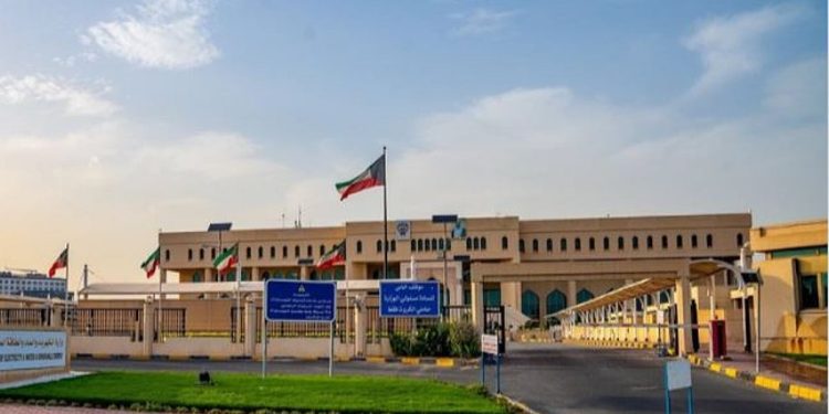 الكويت تعلن خروج 7 خطوط نقل كهرباء عن الخدمة نتيجة سقوط شظايا