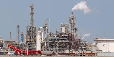 الكويت: مسيّرات تُشعل حريقاً بمصفاة الأحمدي وتُغلق وحداتها