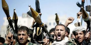 المبعوث الأممي للأمم المتحدة يحذر من تداعيات تصعيد الحوثيين وانزلاق اليمن إلى حرب إقليمية