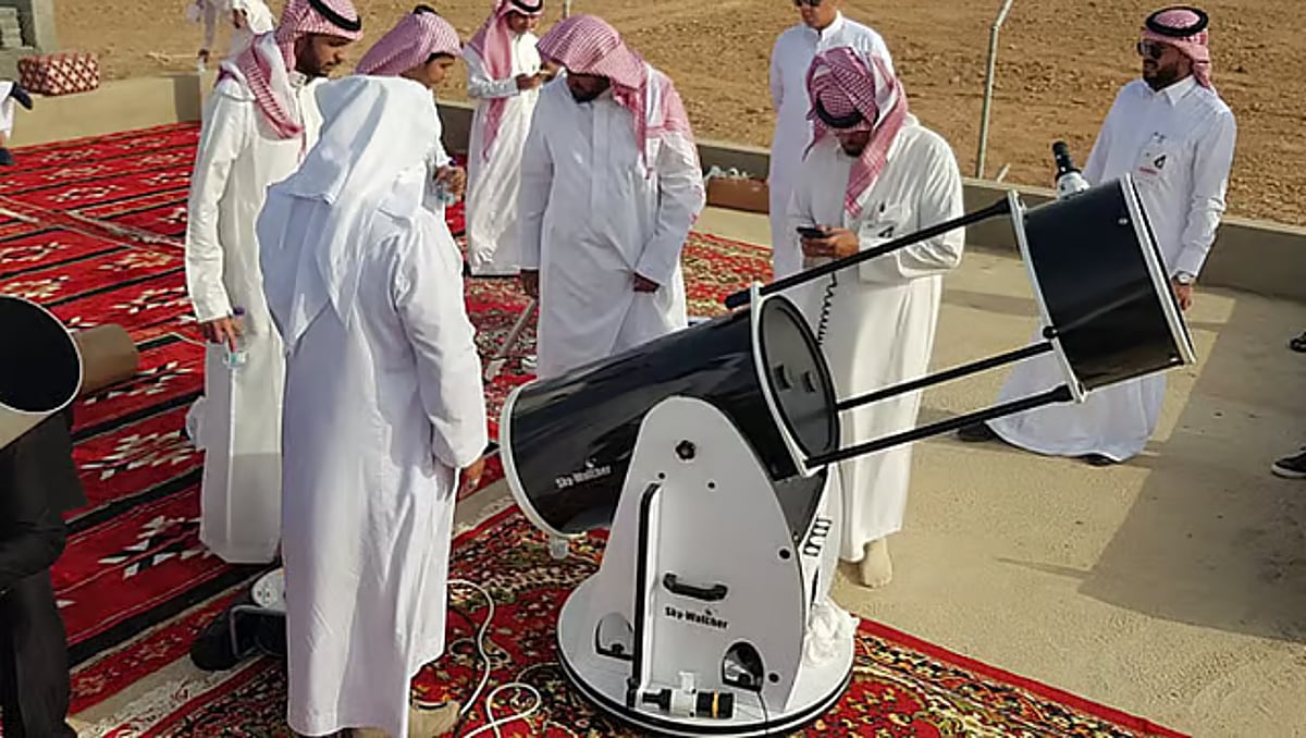 المحكمة العليا تدعو إلى تحري رؤية هلال شوال اليوم