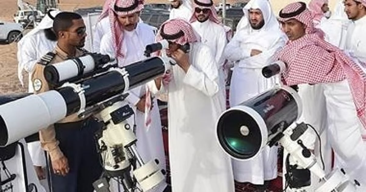المحكمة العليا تدعو إلى تحري رؤية هلال شوال غدا