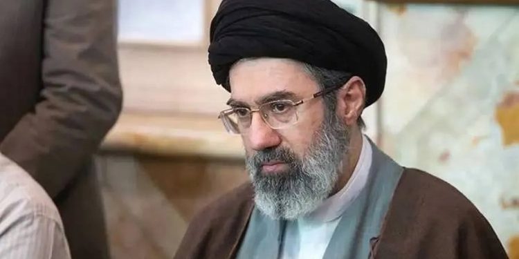 المرشد الإيراني في أول بيان له: أفشلنا مساعي تقسيم البلاد.. وطهران تؤمن بعلاقات جيدة مع دول الجوار