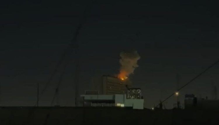 انفجار في المنطقة الخضراء ببغداد واندلاع حريق في فندق الرشيد