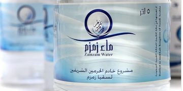 تطبيق «نُسك»: توزيع أكثر من 10.8 ملايين عبوة ماء زمزم خلال شهر رمضان