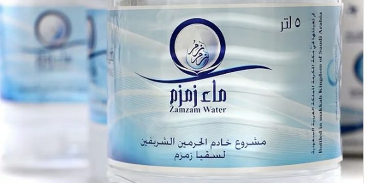 تطبيق «نُسك»: توزيع أكثر من 10.8 ملايين عبوة ماء زمزم خلال شهر رمضان