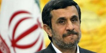 حزب الرئيس الإيراني السابق أحمدي نجاد ينفي أنباء مقتله إثر استهداف منزله