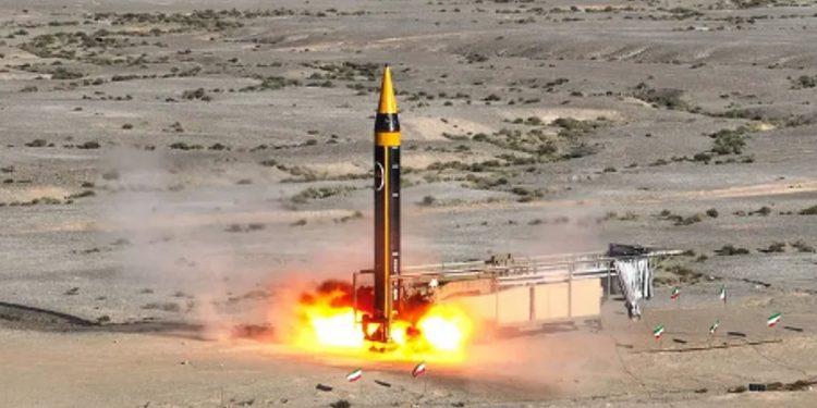 «خرمشهر 4».. ماذا نعرف عن الصاروخ الباليستي الأكثر تطورًا في إيران؟